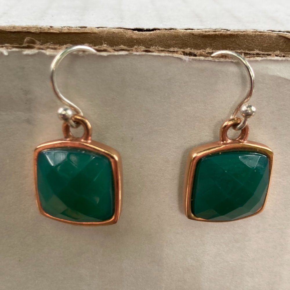 Green gem Barse gold tone framed dangle earrings - Picture 2 of 6